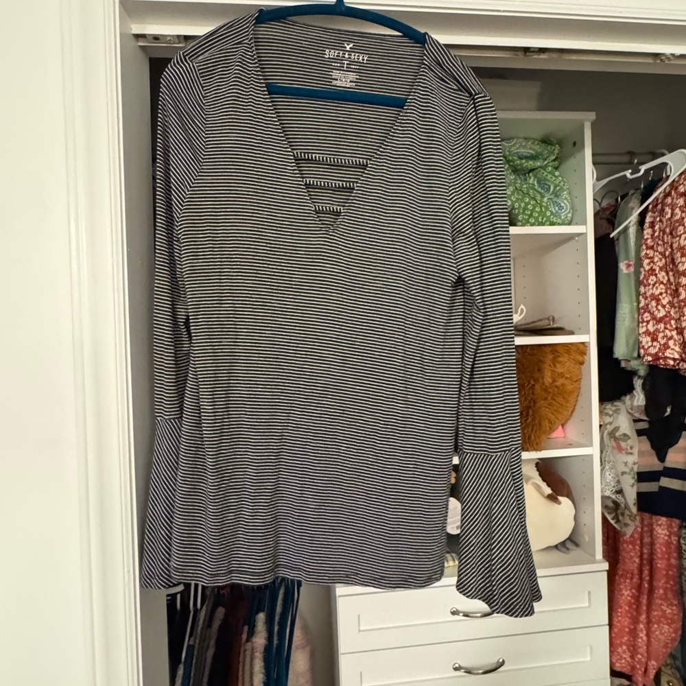 American eagle bell sleeve top